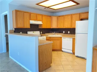 Photo #5: 2310976 Listing 