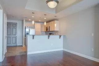 Photo #4: 2311009 Listing 