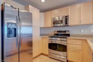 Photo #6: 2311009 Listing 