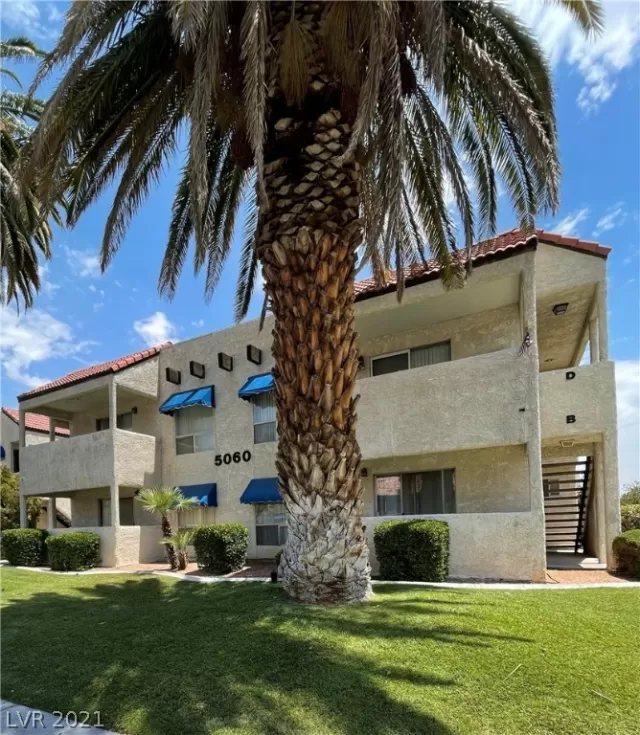 MLS: 2311021 Condo For Sale