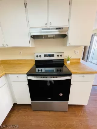 Photo #3: 2311021 Listing