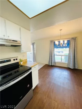 Photo #4: 2311021 Listing