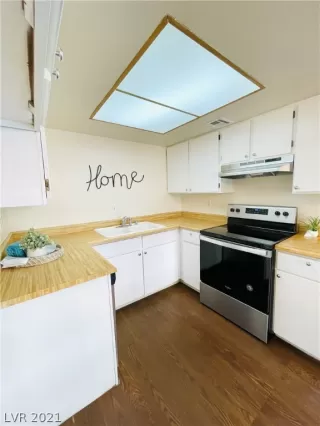 Photo #5: 2311021 Listing