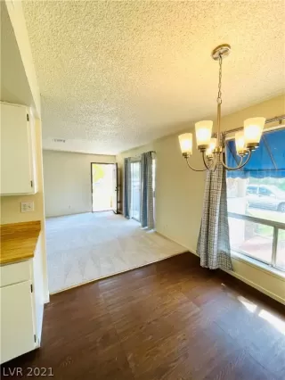 Photo #6: 2311021 Listing