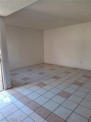 Photo #4: 2311035 Listing 