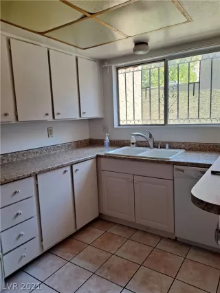 Photo #5: 2311035 Listing 