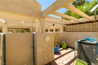 Photo #3: 2311037 Listing