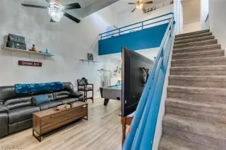 Photo #5: 2311037 Listing