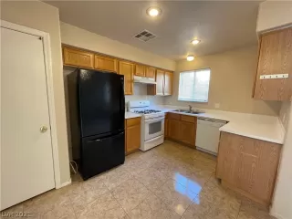 Photo #5: 2311038 Listing 