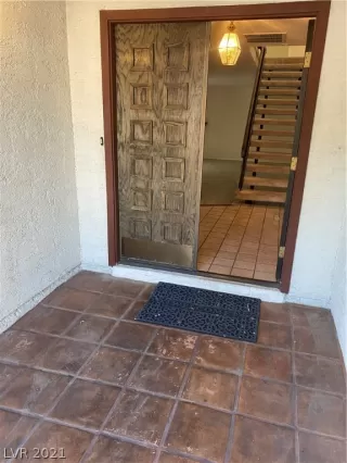 Photo #3: 2311117 Listing