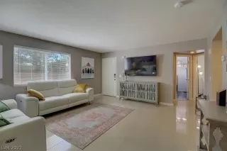 Photo #5: 2311128 Listing 