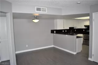 Photo #4: 2311153 Listing 