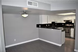 Photo #5: 2311153 Listing 