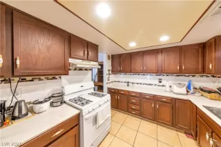 Photo #5: 2311155 Listing 