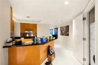 Photo #5: 2311157 Listing