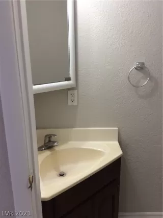 Photo #4: 2311263 Listing