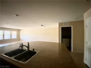 Photo #5: 2311271 Listing 