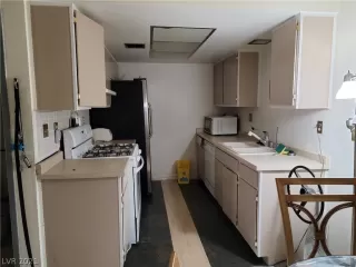 Photo #5: 2311288 Listing 