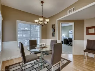 Photo #5: 2311291 Listing 