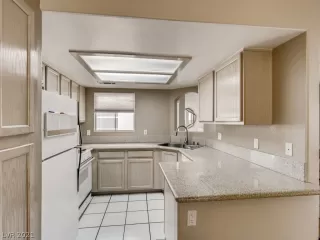 Photo #6: 2311291 Listing 