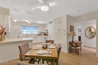 Photo #4: 2311295 Listing