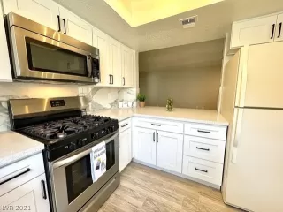 Photo #2: 2311305 Listing 