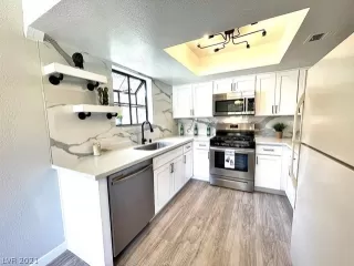 Photo #3: 2311305 Listing 