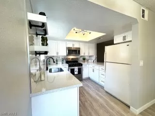 Photo #5: 2311305 Listing 