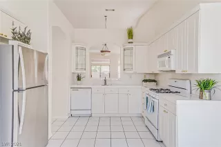 Photo #1: 2311328 Listing 