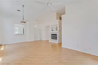 Photo #4: 2311328 Listing 