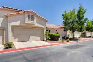 Photo #1: 2311394 Listing 