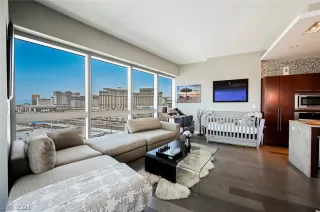 Photo #3: 2311407 Listing