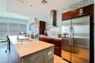 Photo #5: 2311407 Listing