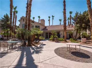 Photo #5: 2311410 Listing