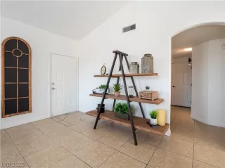 Photo #6: 2311410 Listing