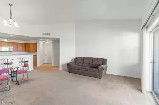 Photo #3: 2311418 Listing 
