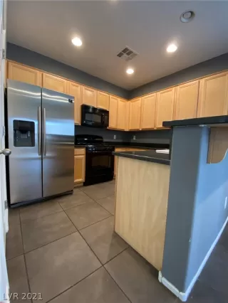 Photo #6: 2311440 Listing 