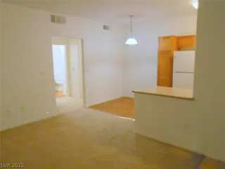 Photo #4: 2311473 Listing 