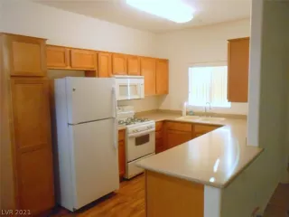 Photo #6: 2311473 Listing 