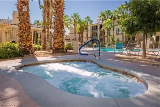 Photo #2: 2311477 Listing
