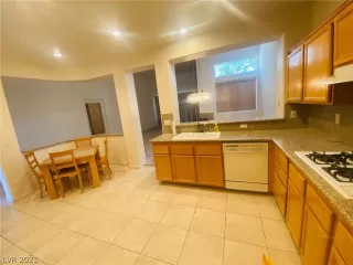 Photo #3: 2311490 Listing 