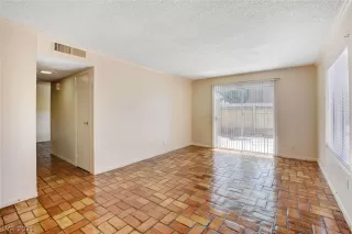 Photo #2: 2311522 Listing