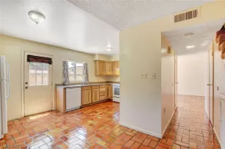 Photo #3: 2311522 Listing