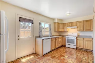 Photo #4: 2311522 Listing