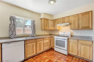 Photo #5: 2311522 Listing