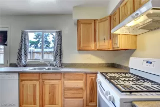 Photo #6: 2311522 Listing