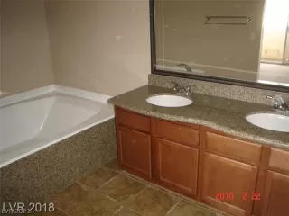 Photo #1: 2311530 Listing