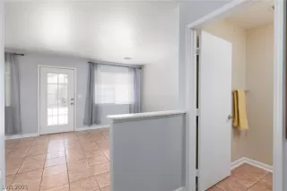 Photo #6: 2311540 Listing