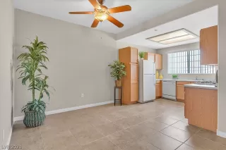 Photo #6: 2311561 Listing