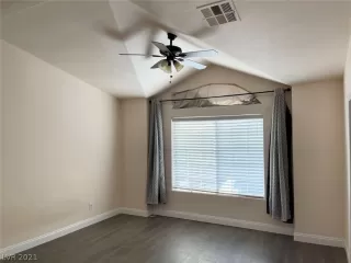 Photo #4: 2311582 Listing 